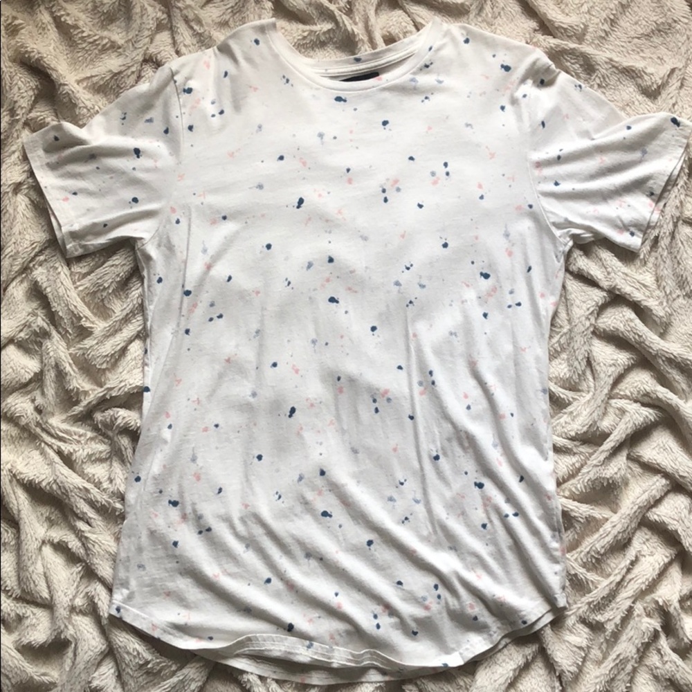 White short sleeves tee with blue and pink